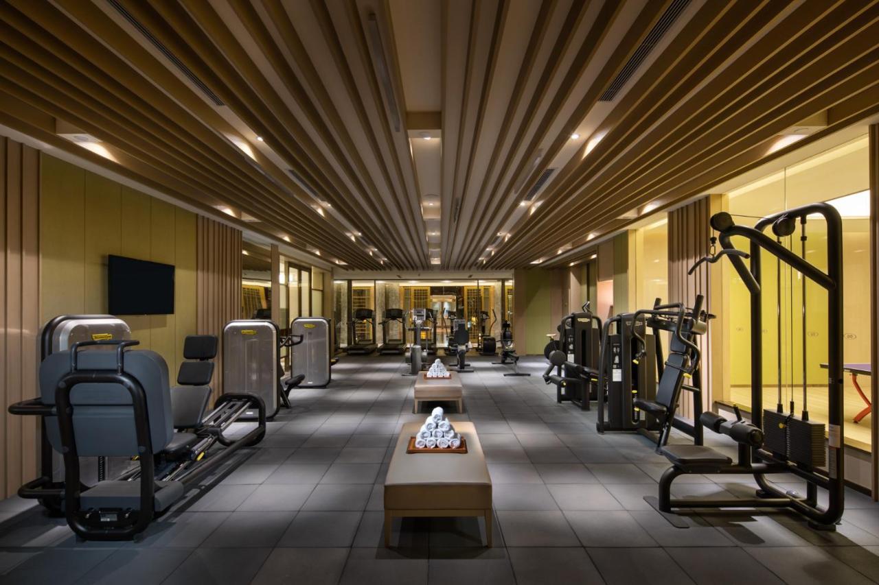 Crowne Plaza Shanghai Nanjing Road By Ihg Eksteriør bilde The gym at The Landmark