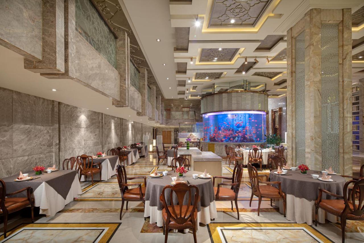 Crowne Plaza Shanghai Nanjing Road By Ihg Eksteriør bilde The restaurant