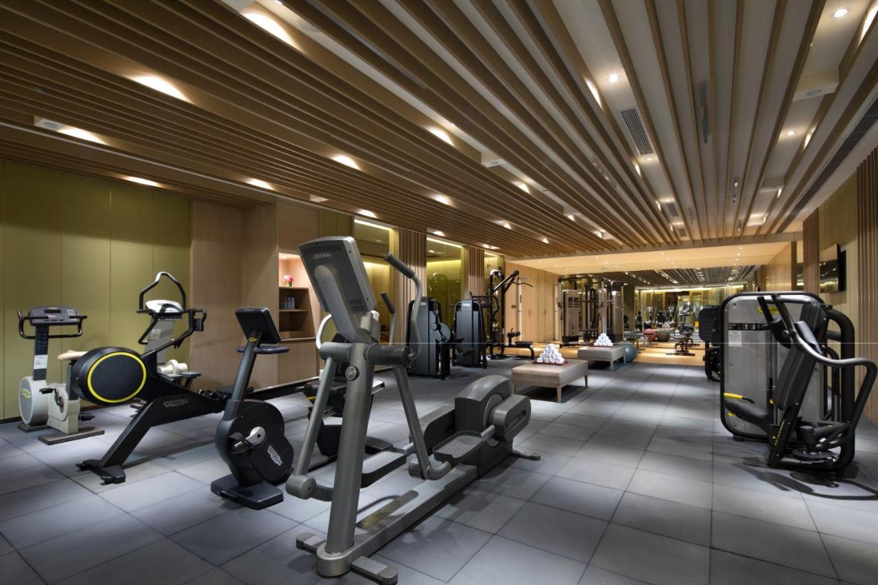 Crowne Plaza Shanghai Nanjing Road By Ihg Eksteriør bilde The gym at The Landmark