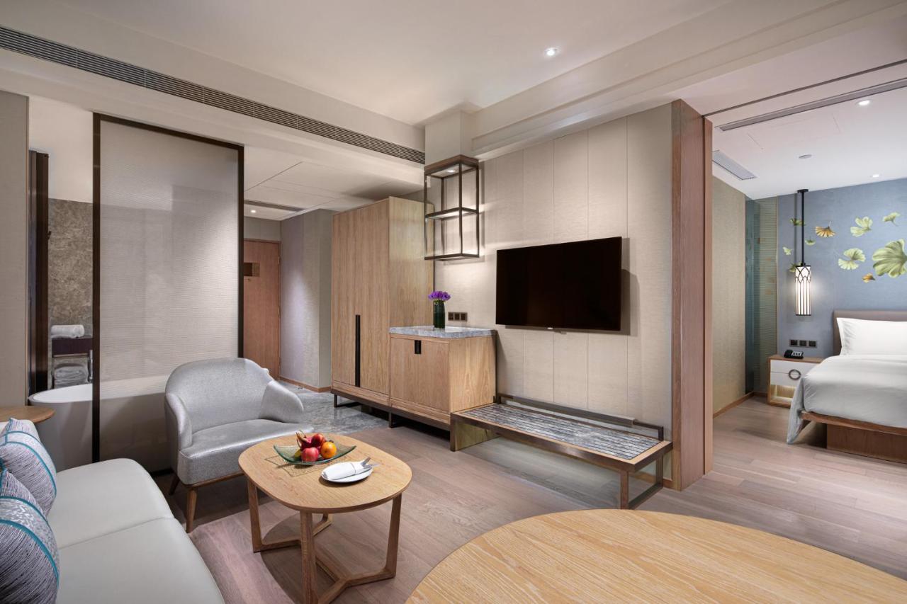 Crowne Plaza Shanghai Nanjing Road By Ihg Eksteriør bilde Deluxe Suite