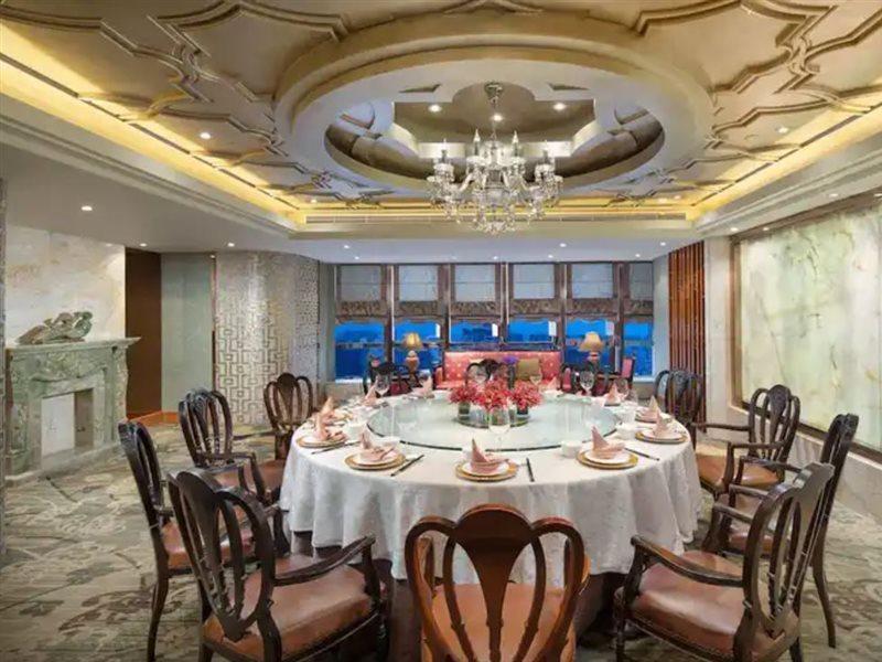 Crowne Plaza Shanghai Nanjing Road By Ihg Eksteriør bilde A private dining room at the restaurant