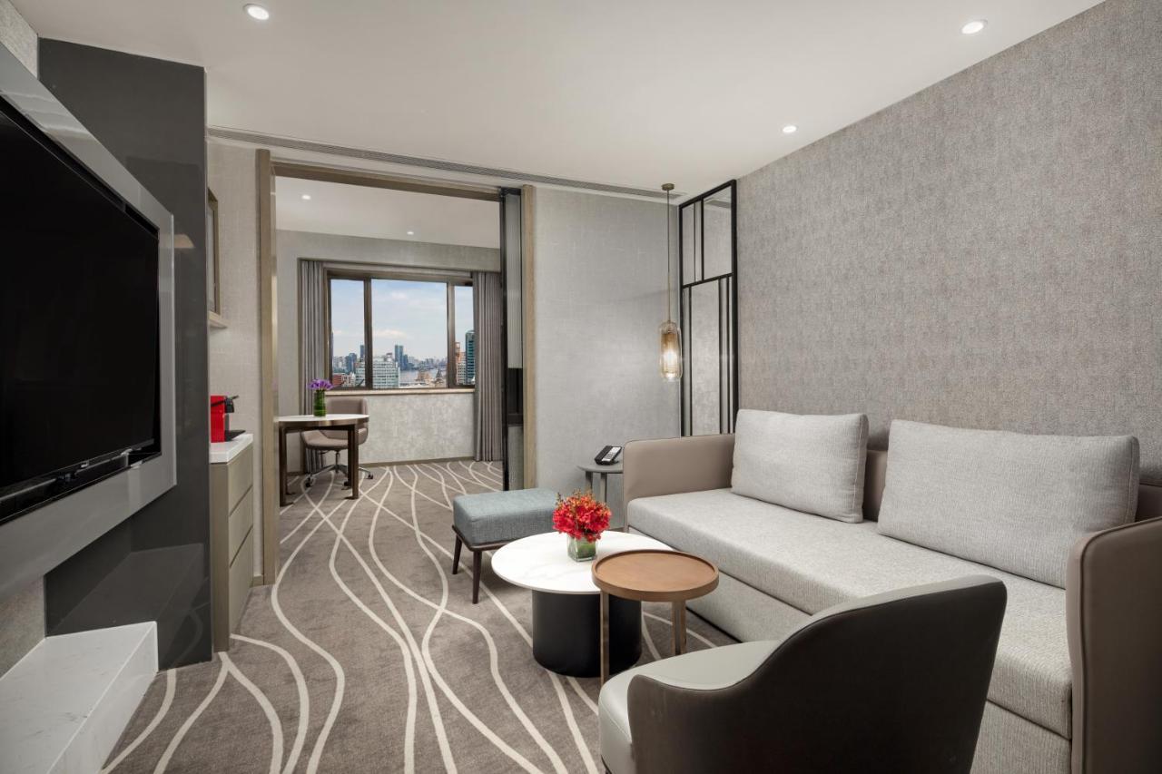 Crowne Plaza Shanghai Nanjing Road By Ihg Eksteriør bilde A suite at the hotel