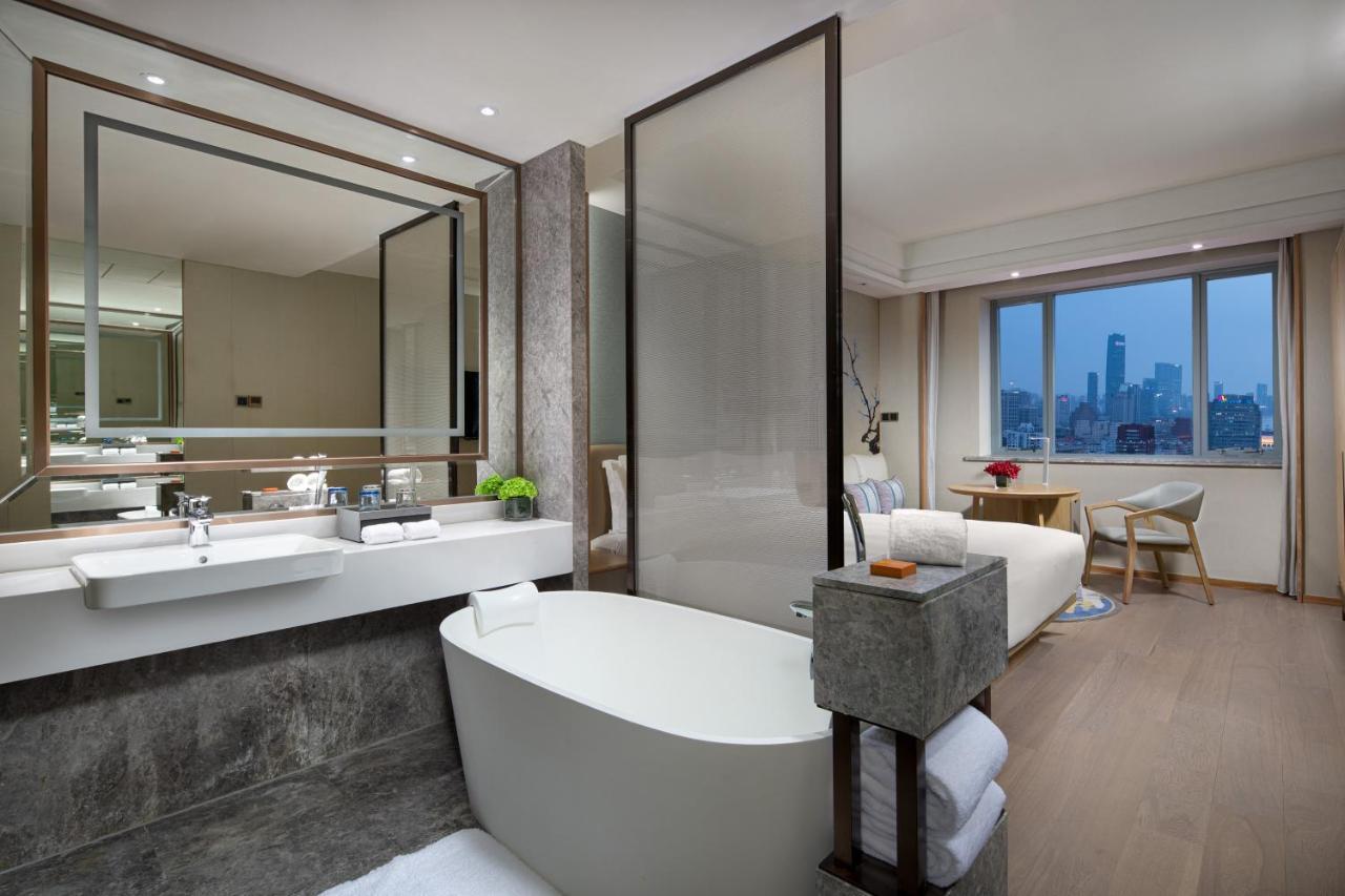 Crowne Plaza Shanghai Nanjing Road By Ihg Eksteriør bilde Deluxe Suite